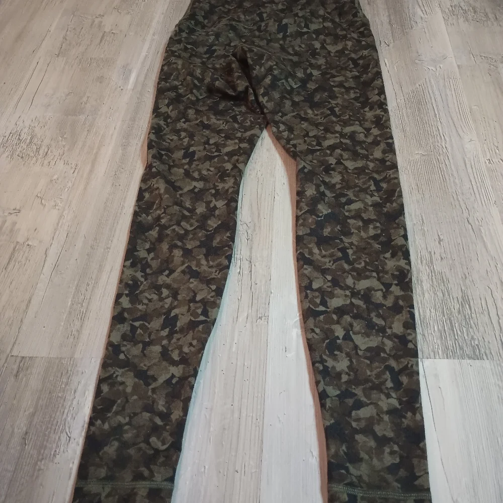 Lululemon - Picture 5 of 7